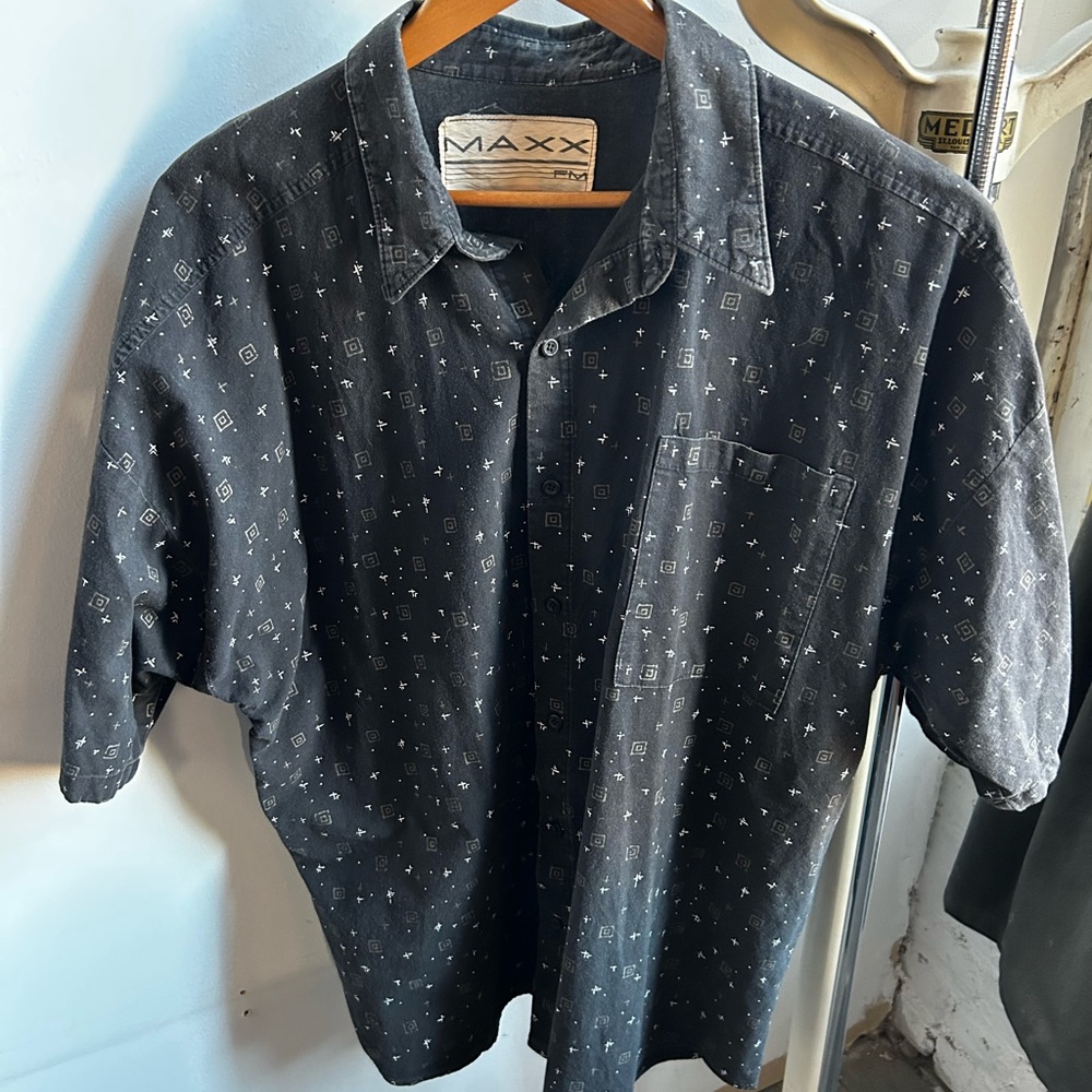 Men’s short sleeved, extra large all cotton shirt